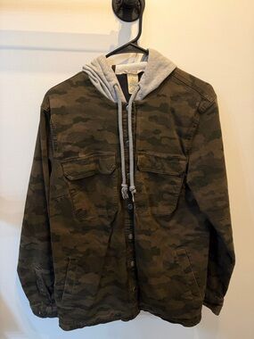 Duluth Trading Co Camouflage Utility Jacket with Grey Hood